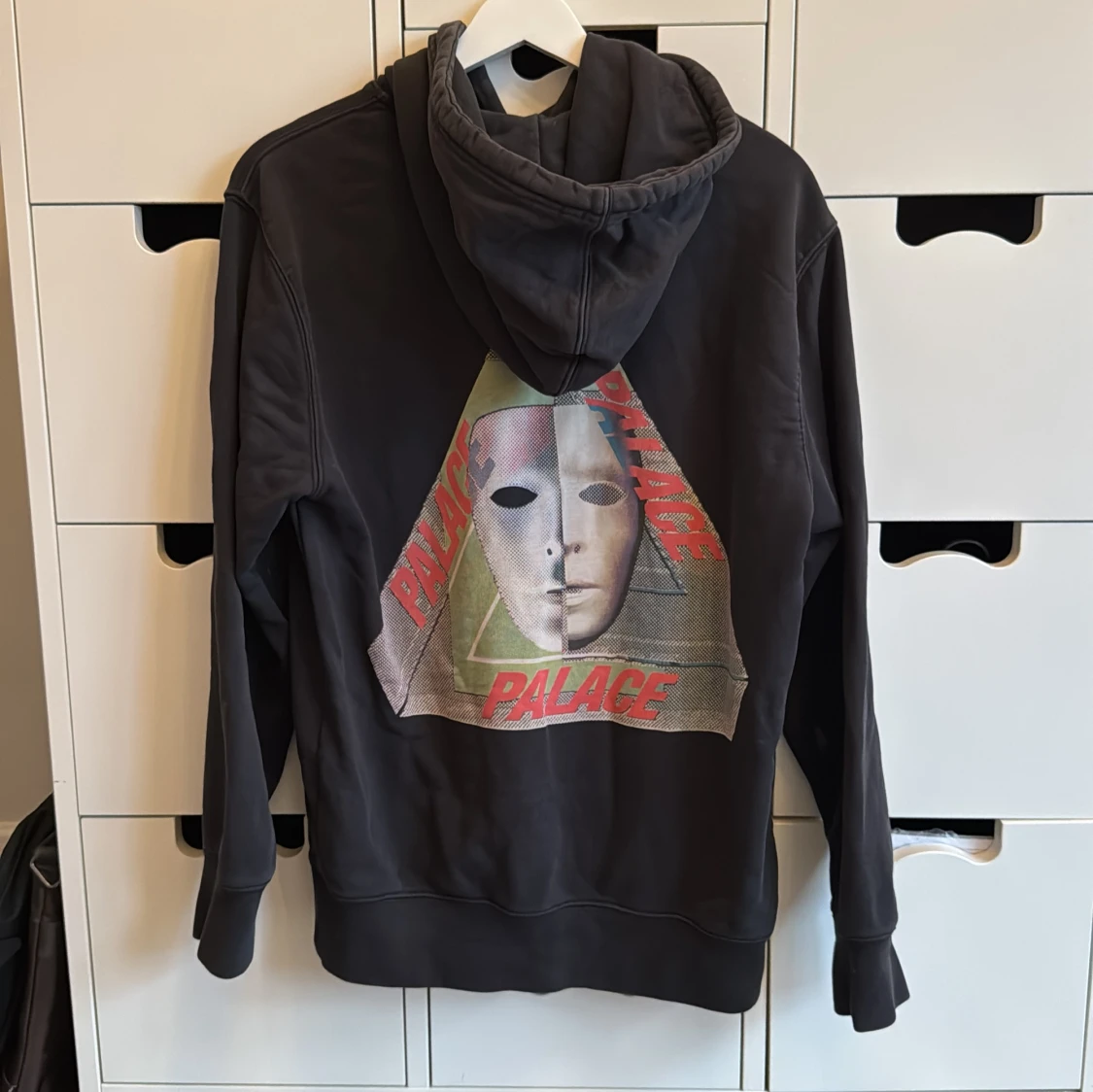 Svart hoodie från Palace med tryck (S) - 1