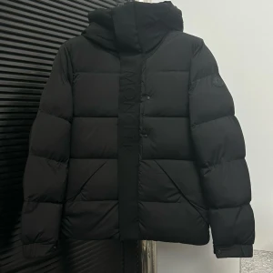 Moncler jacka  - Nya modellen helt ny alla storlekar 