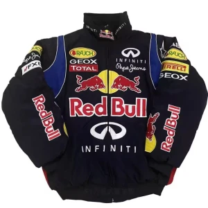 Red Bull racing vindjacka - Snygg Red Bull racing vindjacka med stora broderade loggor och färgglada detaljer. Jackan är mörkblå med inslag av rött, gult och vitt, har dragkedja framtill och höga muddar. Perfekt för dig som gillar motorsport och vill sticka ut med en sportig look. Det är helt ny och oanvänd. Det är M i storlek men passar som oversize till tjejer som har storlek  S-M eller 34-36. Väldigt varm jacka det passar till vår, höst och i vinter! Fråga om ni vill ha mer bilder.