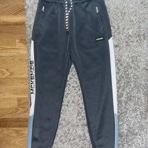 Mckenzie byxor - Säljer byxor från Mckenie, kanppt använda 