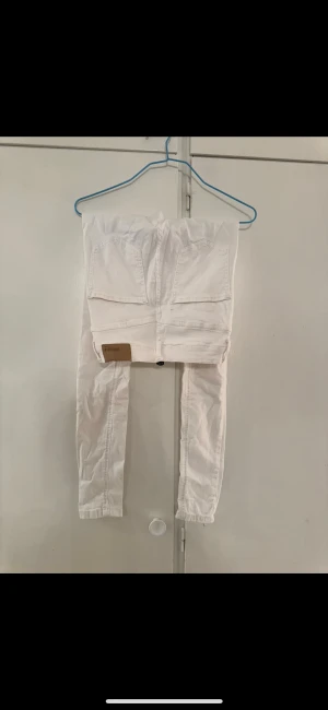 Jeans skinny vit - Vita skinny jeans, använda 1 gång från bubbleroom