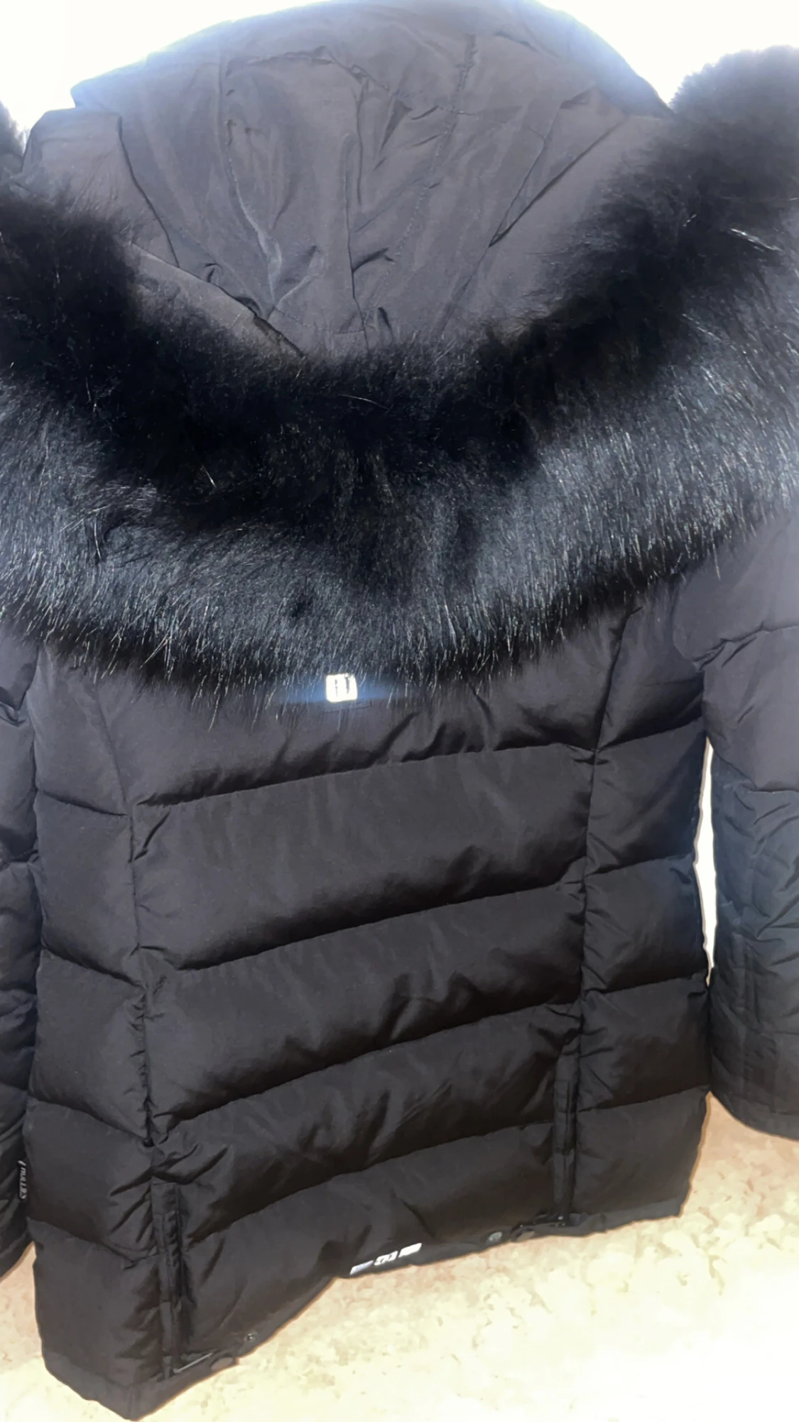 Svart vinterjacka med äkta päls från Hollies - 5