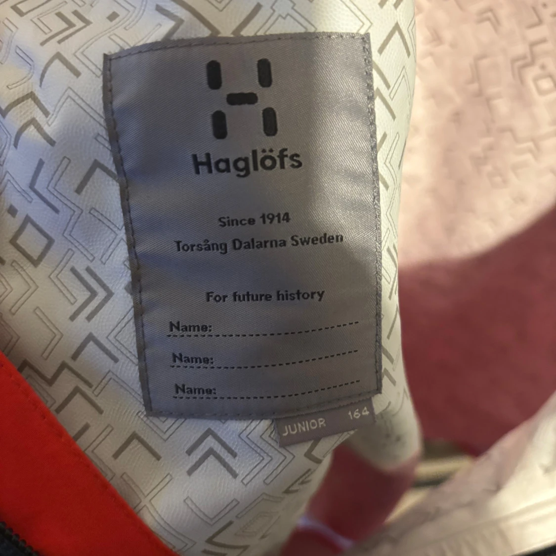 Röd och grå vindjacka från Haglöfs - 2