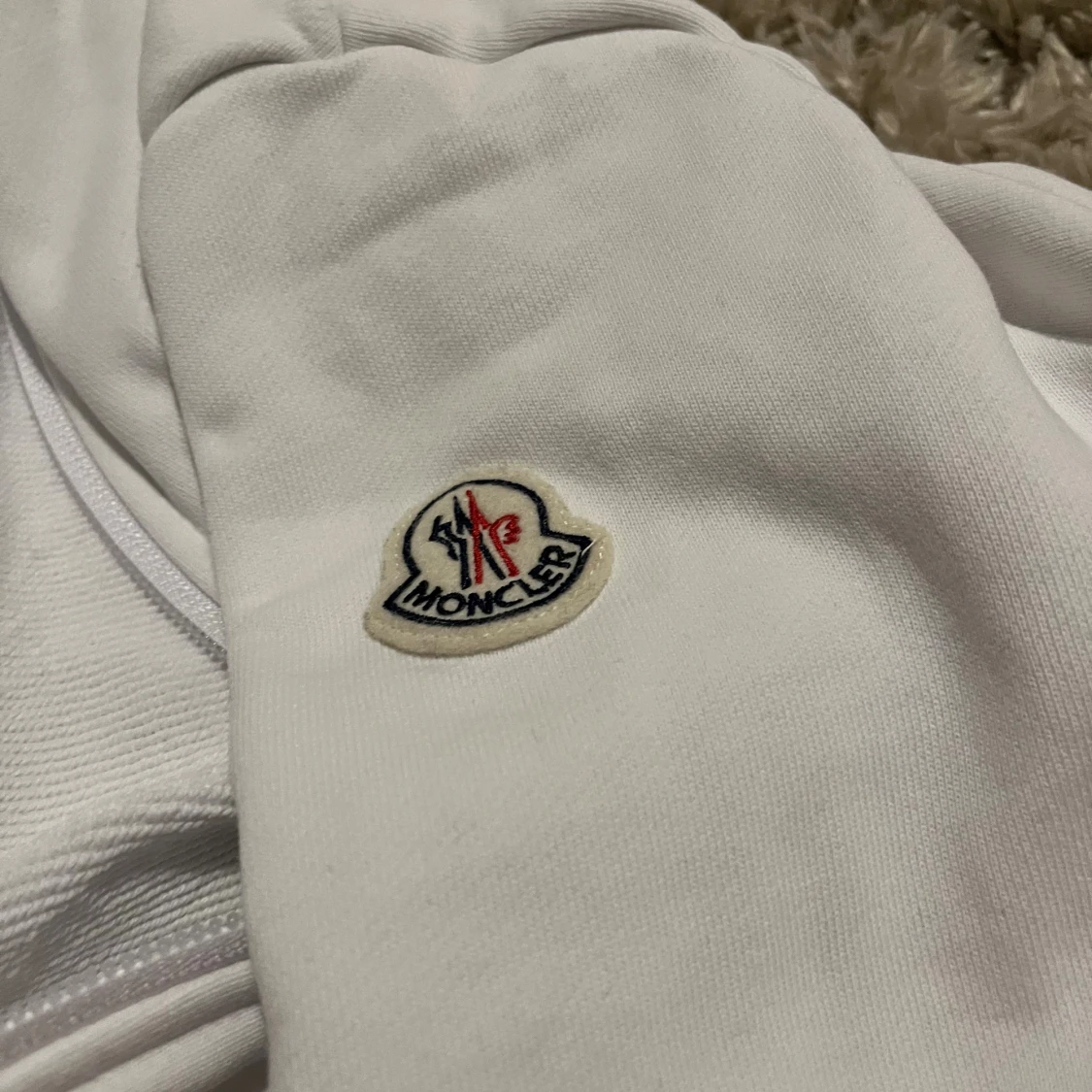 Vit hoodie från Moncler med huva - 3