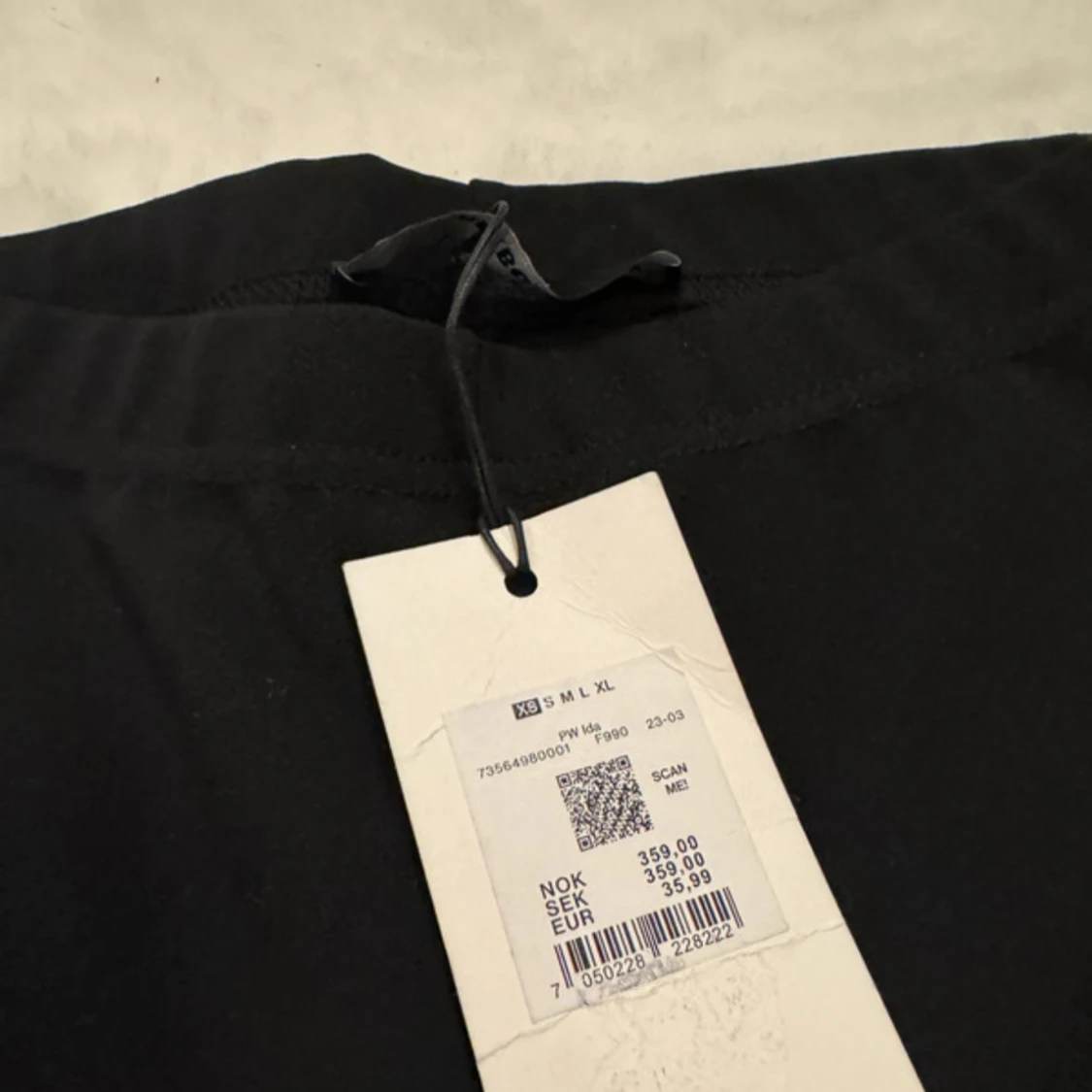 Svarta bootcut byxor från Bik Bok - 1