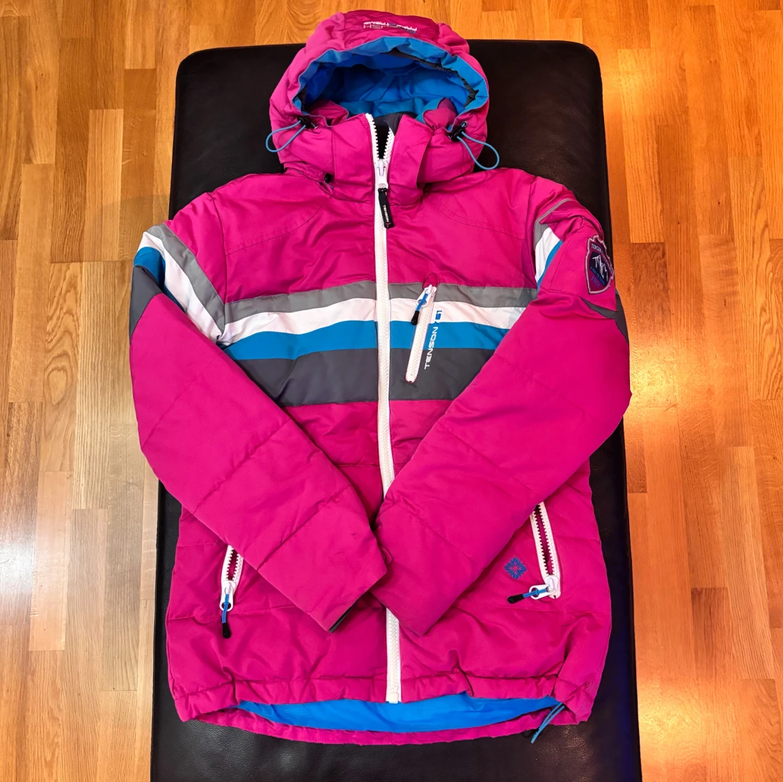 Rosa pufferjacka från Tenson