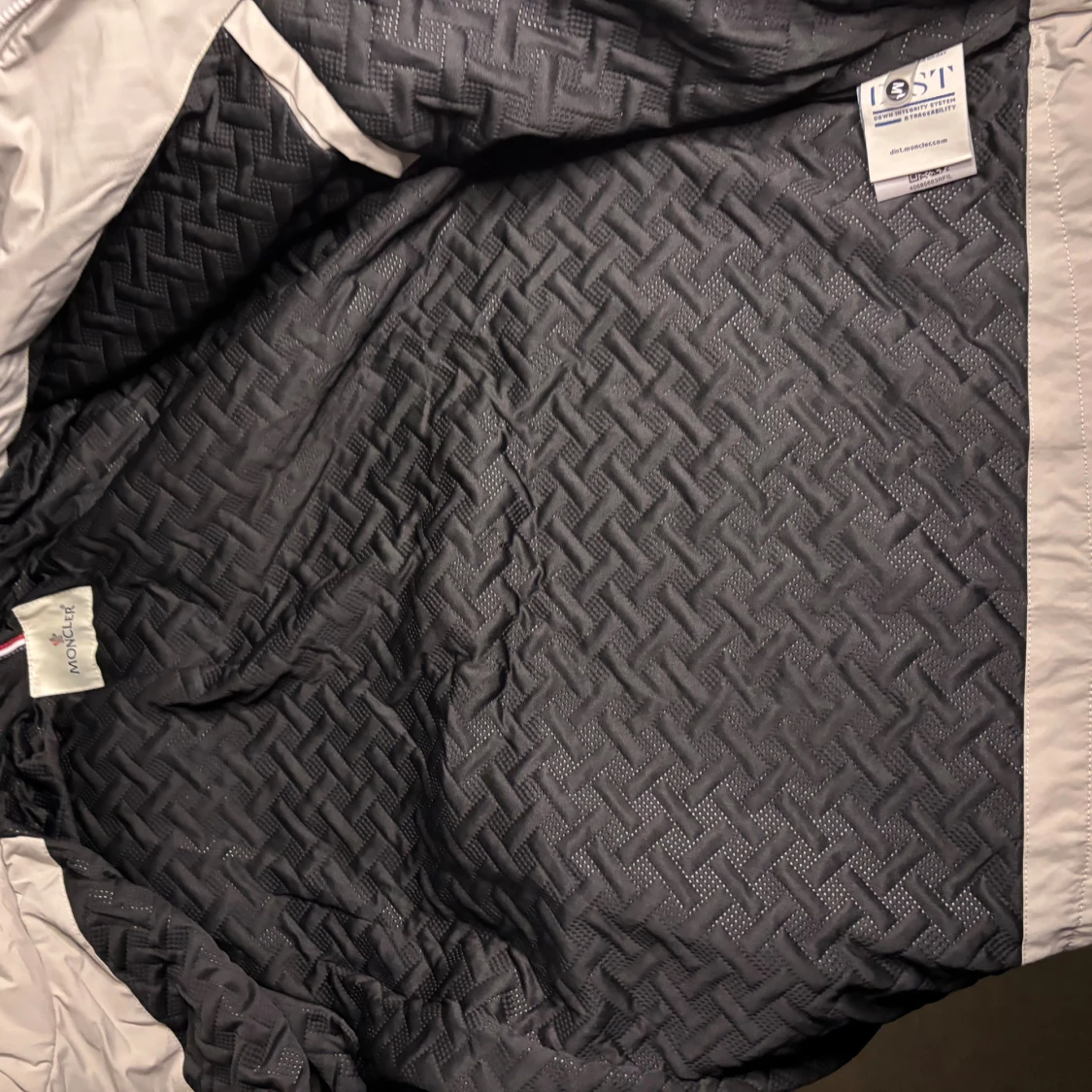 Beige vindjacka från Moncler - 2