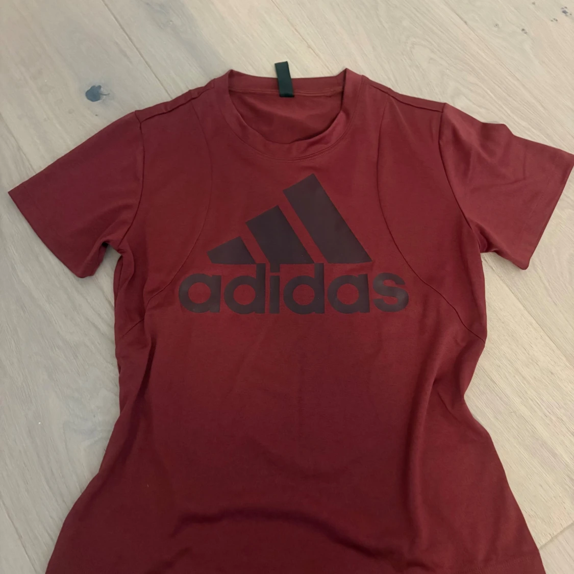 Röd Adidas t-shirt