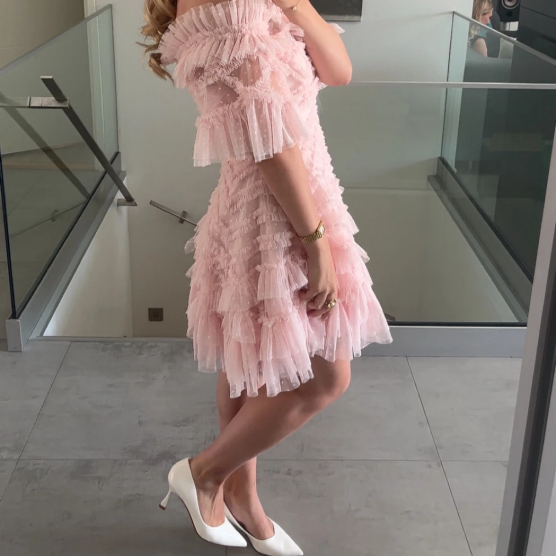 Rosa volangklänning Needle & Thread - 1