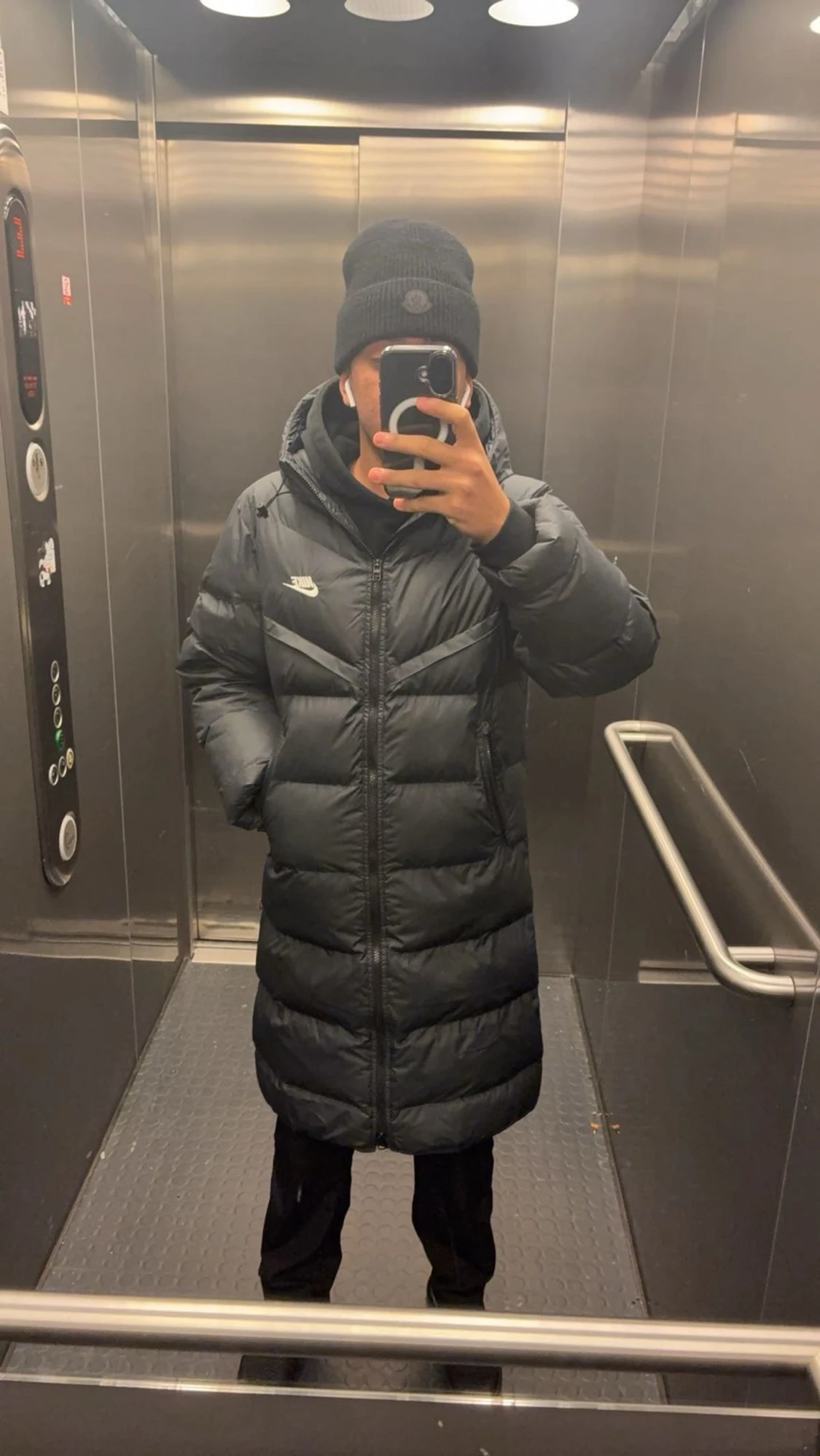 Svart lång Nike pufferjacka XS