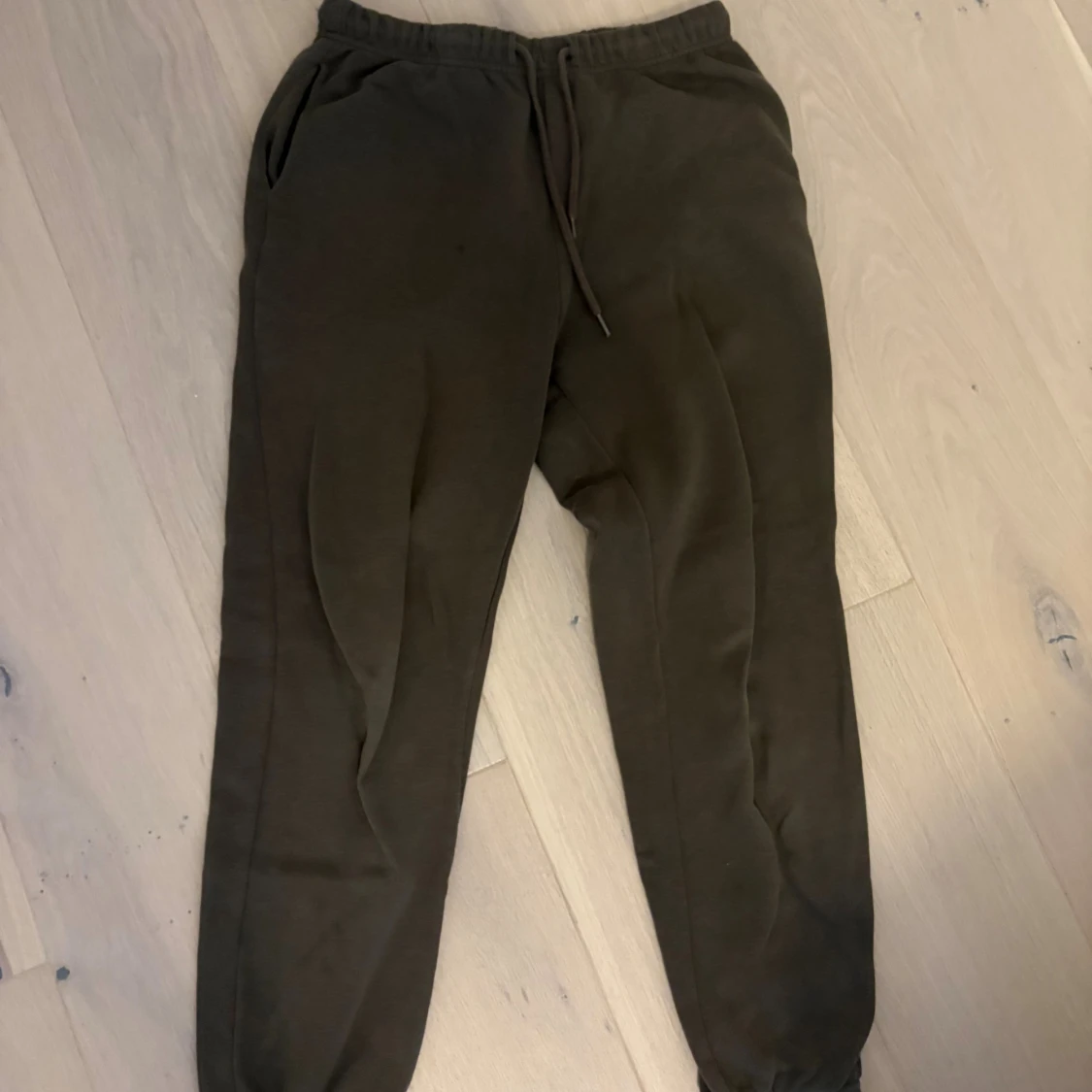 Skogsgröna mjukisbyxor från Pigalle