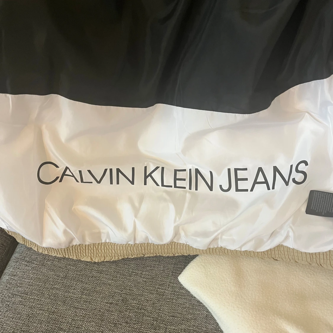 Beige pufferjacka från Calvin Klein Jeans - 3