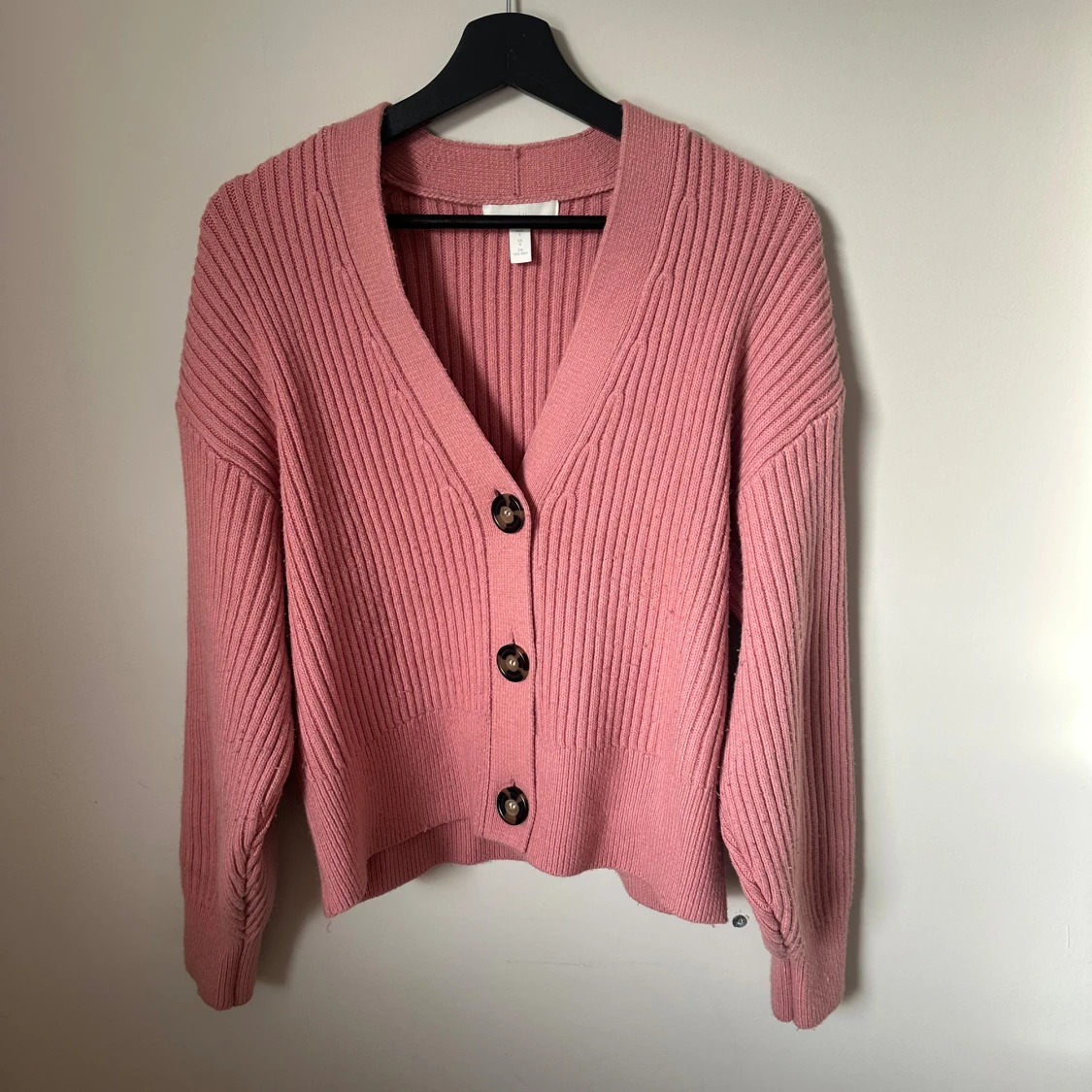 Rosa ribbad kofta från H&M