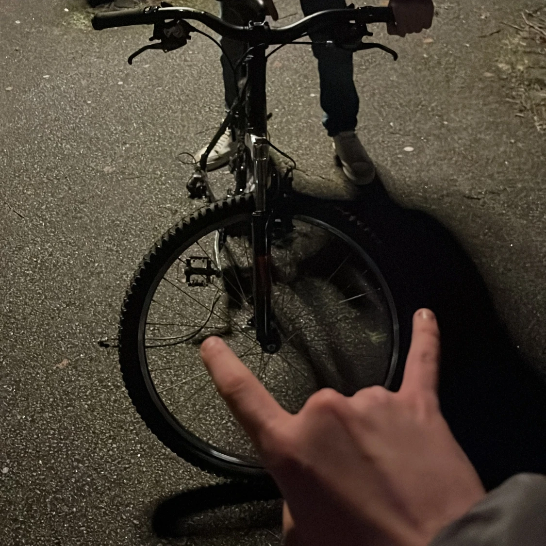 Fin cyckel ny servad men kan ha en liten buckla pga att en liten sten flög på den. Rätt så blyt så skrapar i på fartgupp🤘🏿 - 2