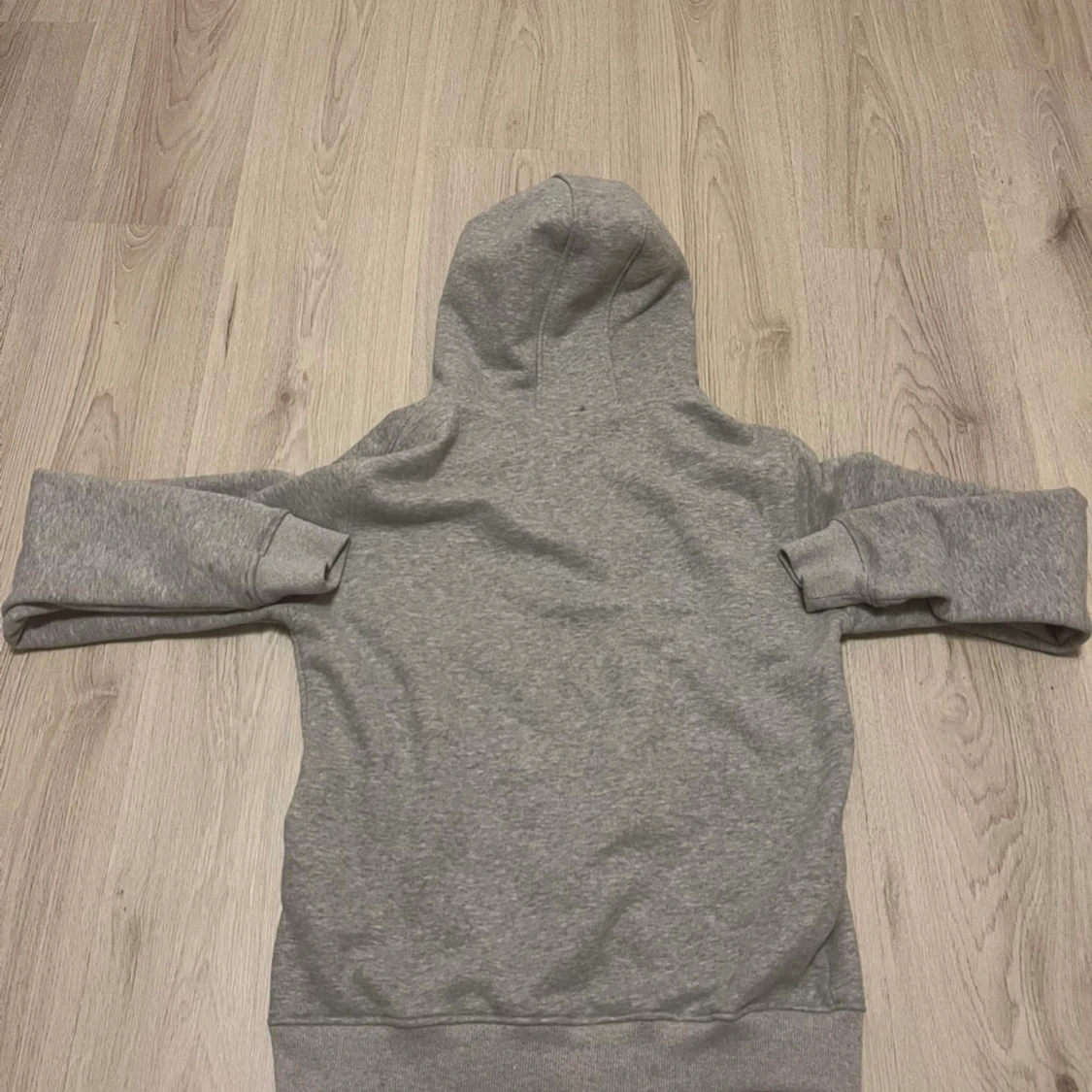 Grå hoodie från Burberry med dragkedja - 1