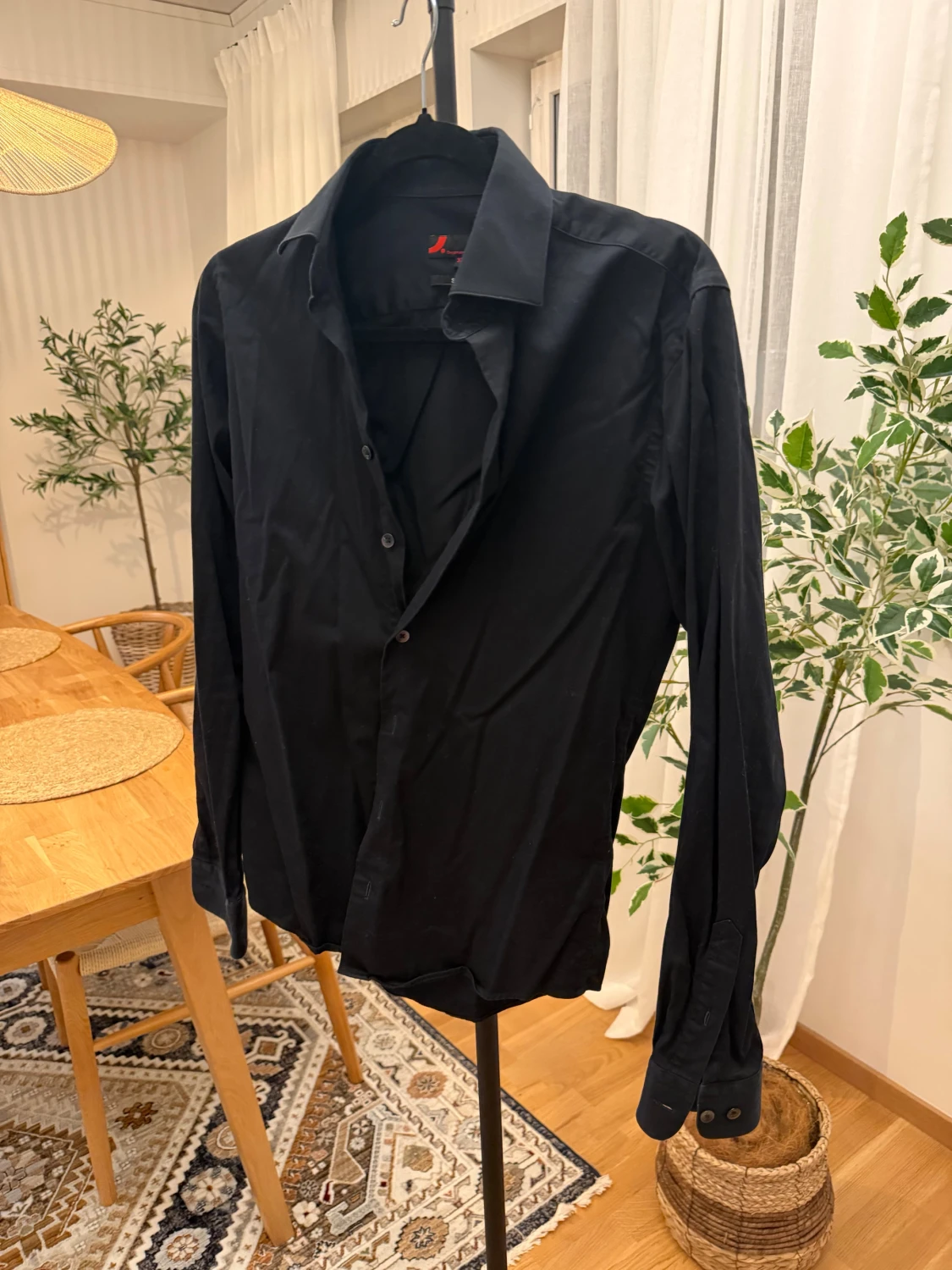 2st i ett! Svart och vit skjorta från Dressmann