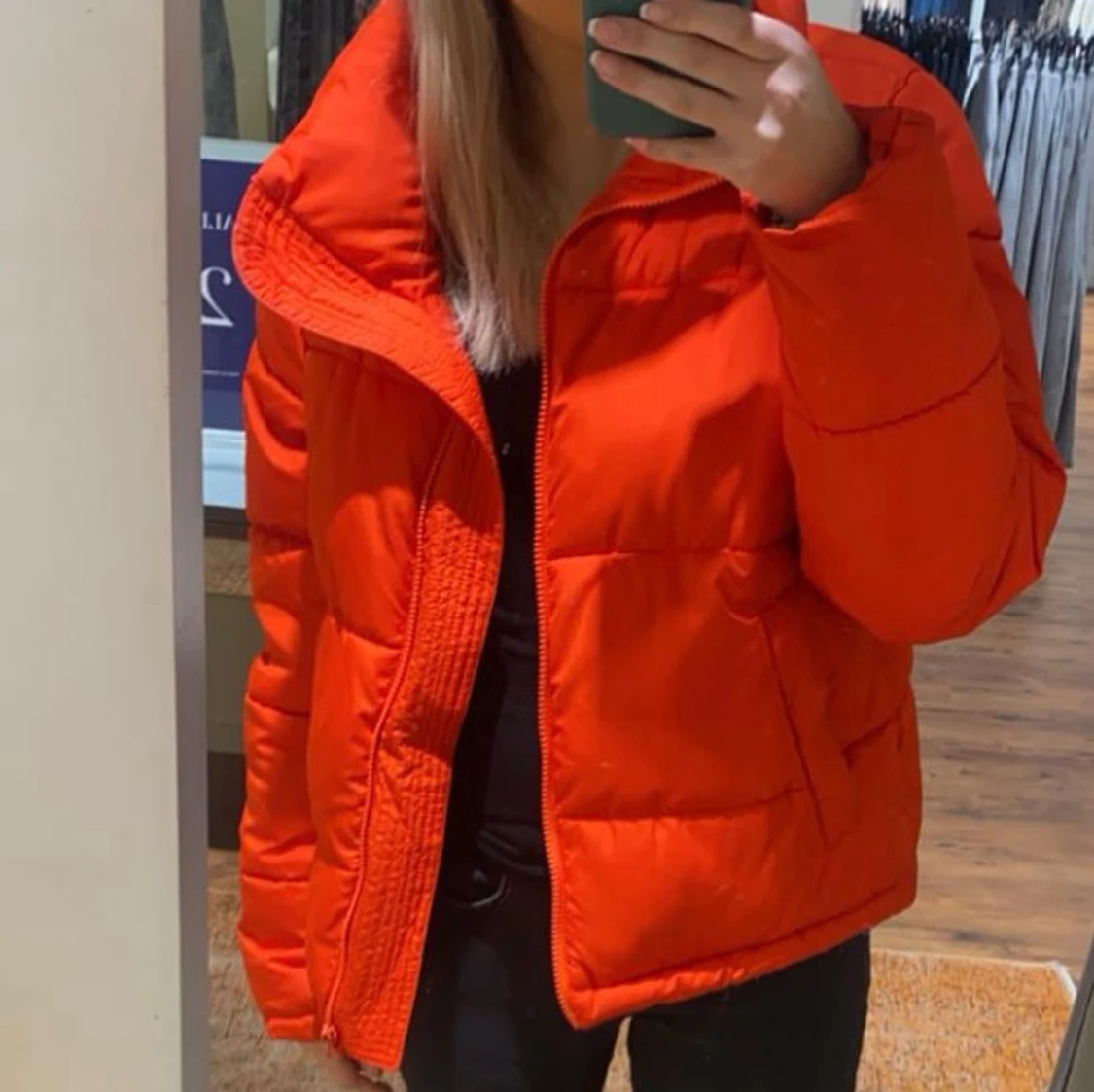 Röd pufferjacka från Bik Bok - 2