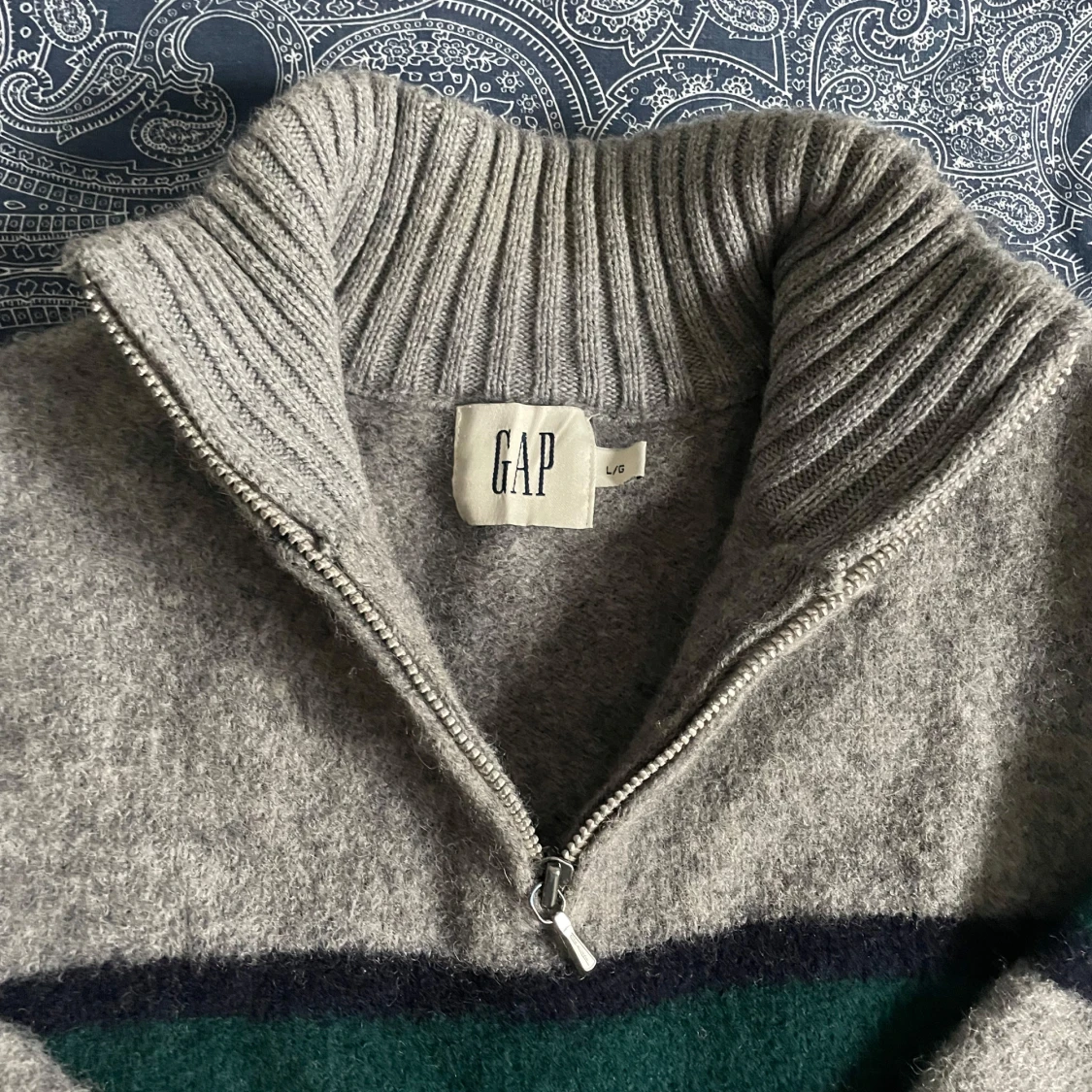 Grå stickad half zip från GAP - 2