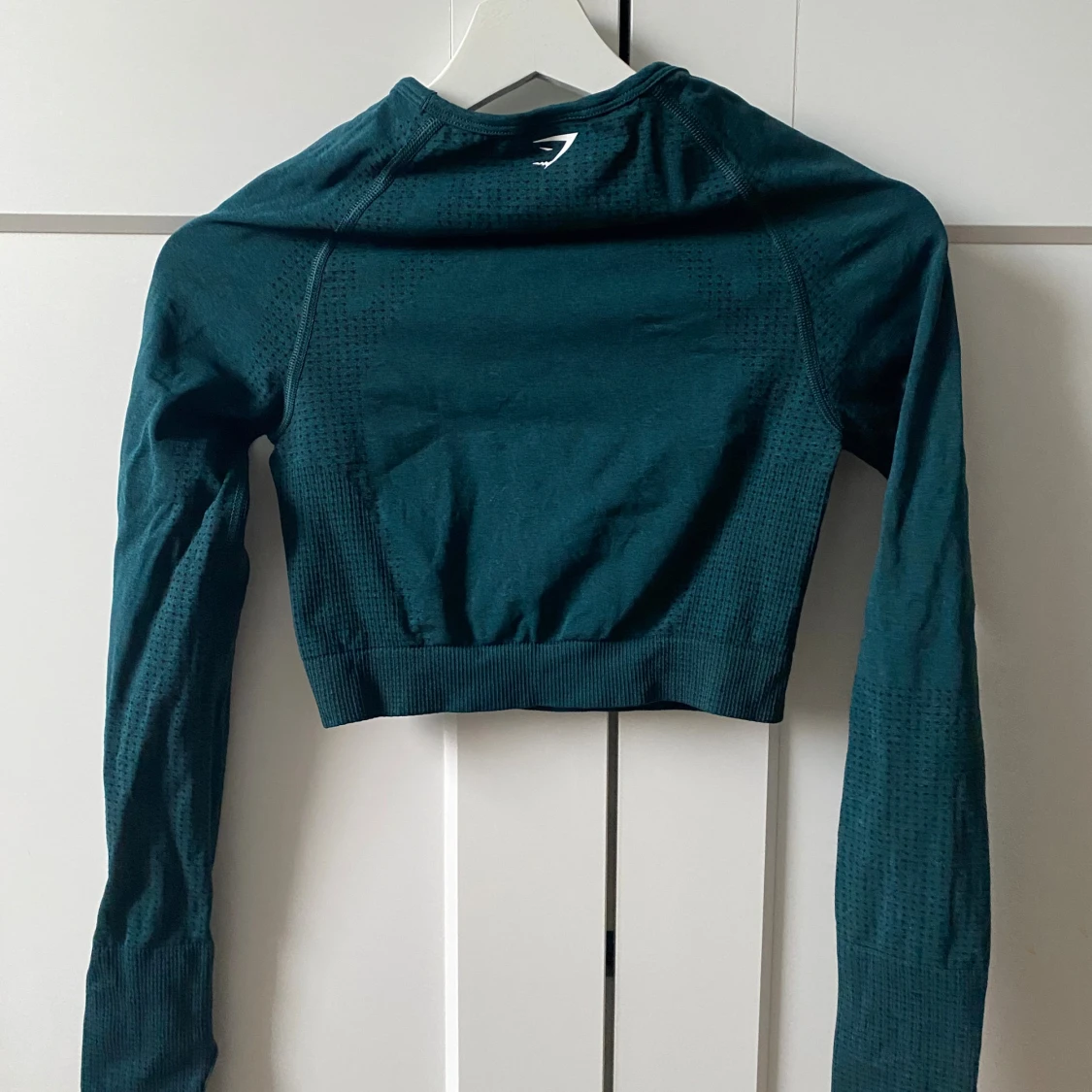 Mörkgrön croppad topp från Gymshark - 2