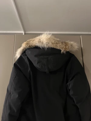 Canada Goose Langford vinterjacka - Modell: Langford  Storlek: S Jackan och pälsen är äkta!  Kvitton finns på jackan.  Priset kan diskuteras vid snabbaffär! 