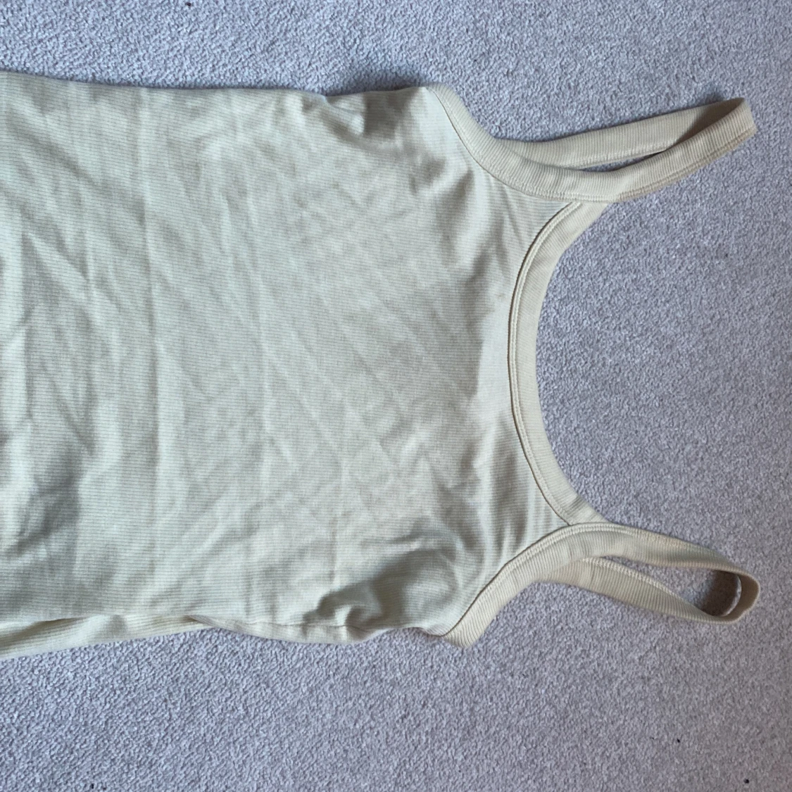 Beige ribbad linnetopp - 1