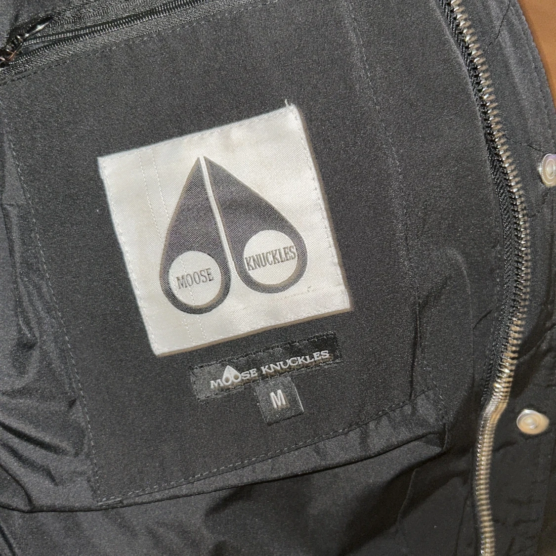 Svart Moose Knuckles dunjacka med päls - 4