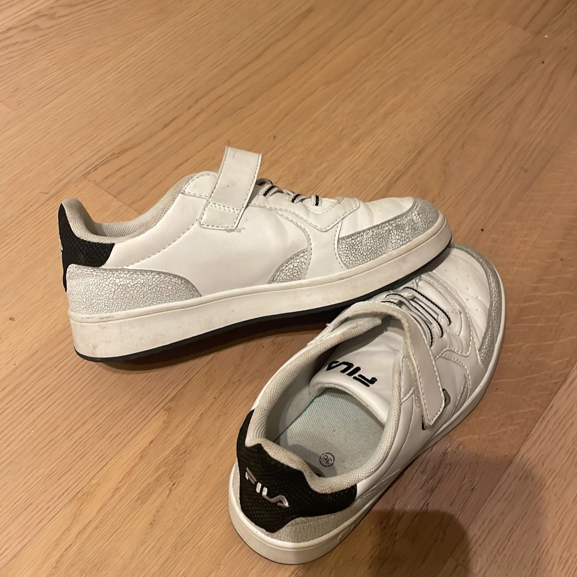 Vita sneakers från Fila med kardborre - 3