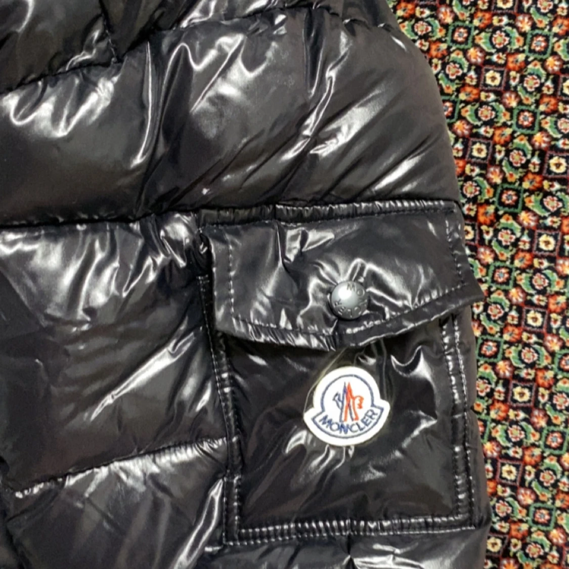 Svart Moncler pufferjacka med huva - 1