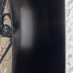 Acer ed320qr 120hz - En gaming skärm, använd i ca 1 år. Inga problem och funkar perfekt. Säljs pågrund av uppdatering till en kraftigare skräm.