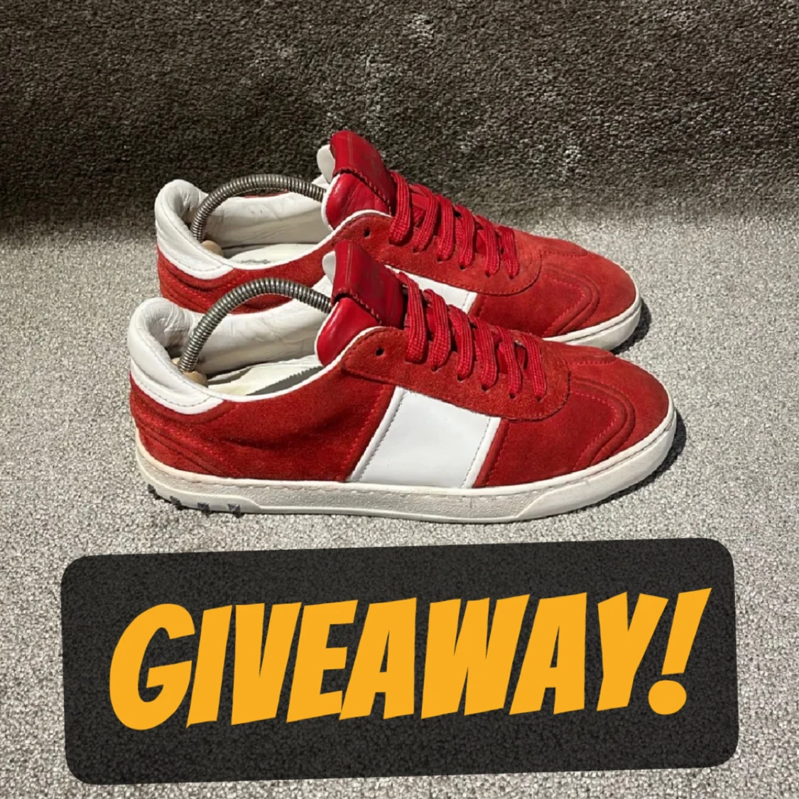 Giv3away Valentino Flycrew!