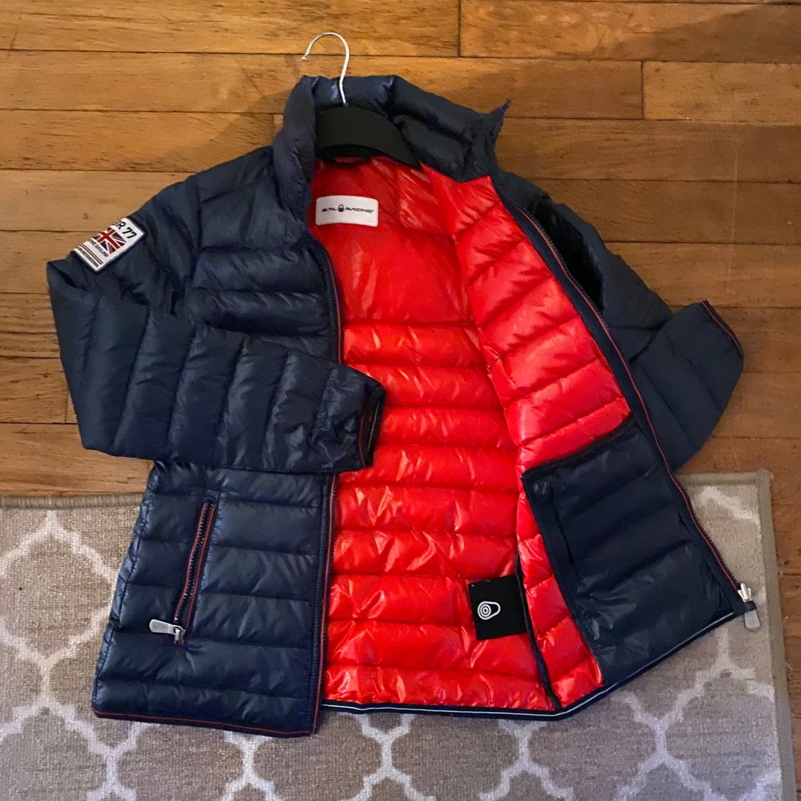 Mörkblå Sail Racing pufferjacka passar bäst som storl XS