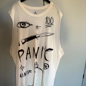 Unif linne M - Oanvänt. Linne med mycket attityd.