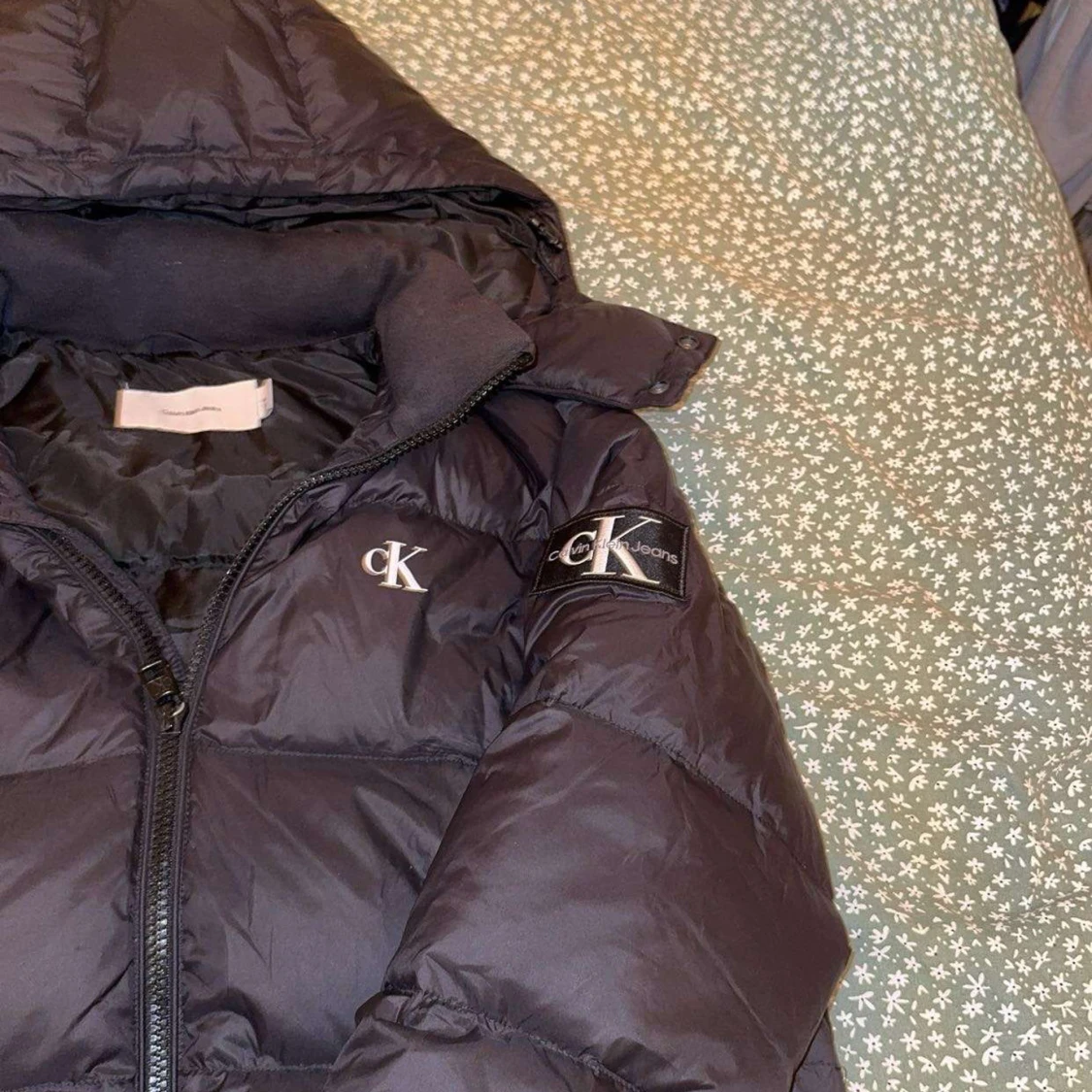 Svart pufferjacka från Calvin Klein - 1