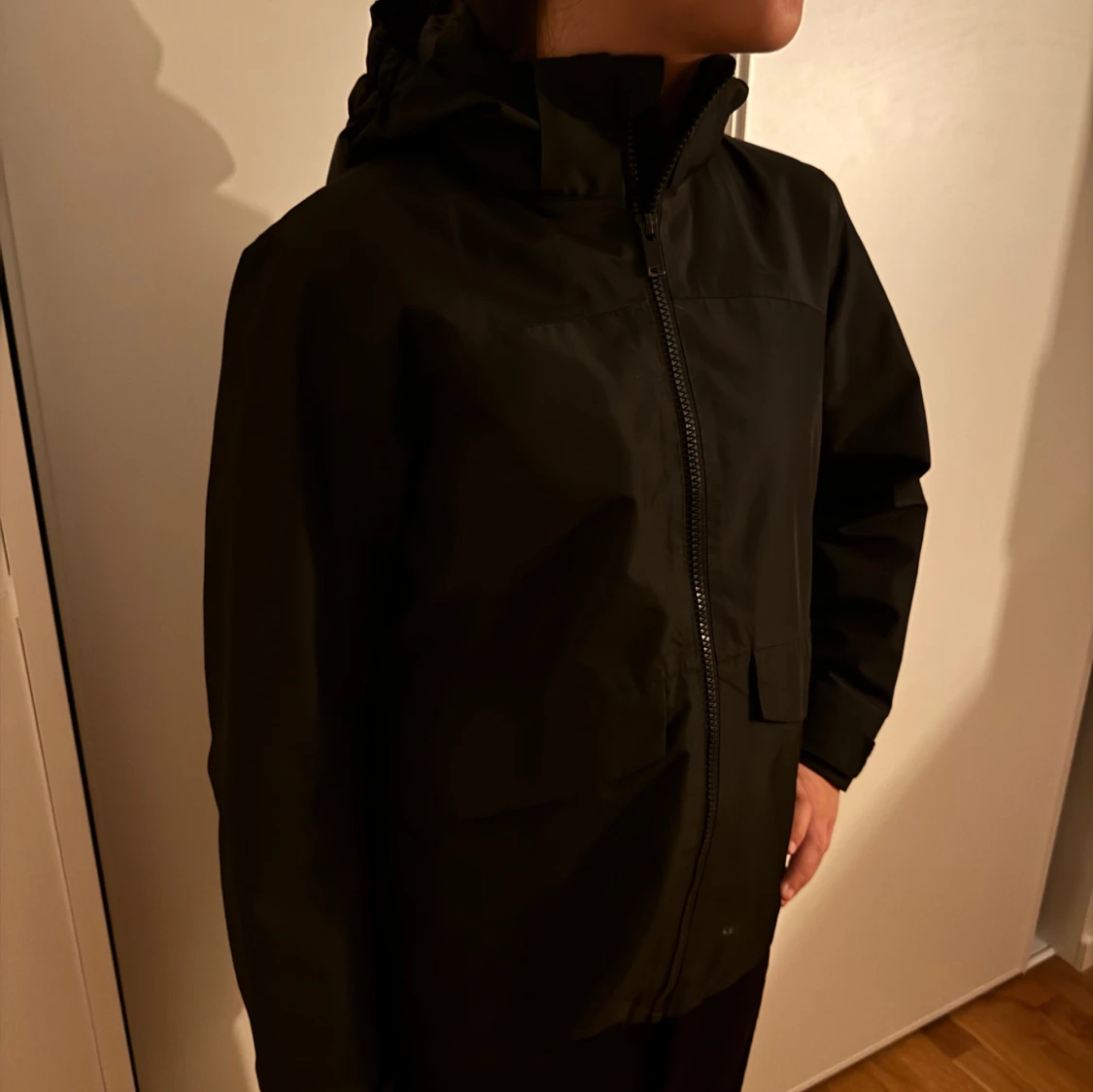 Svart vindjacka från Everest