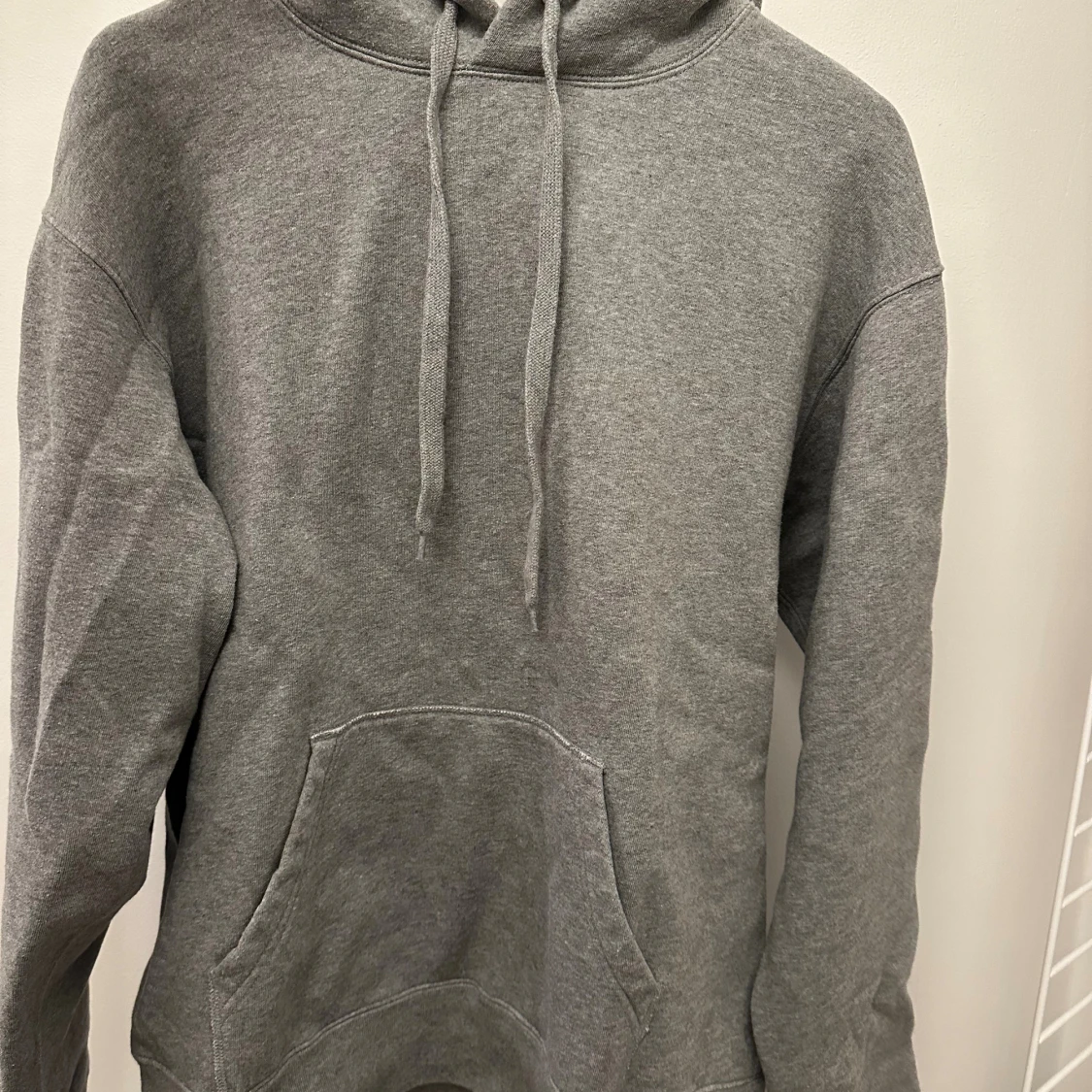 Grå hoodie från Paul & friends - 1