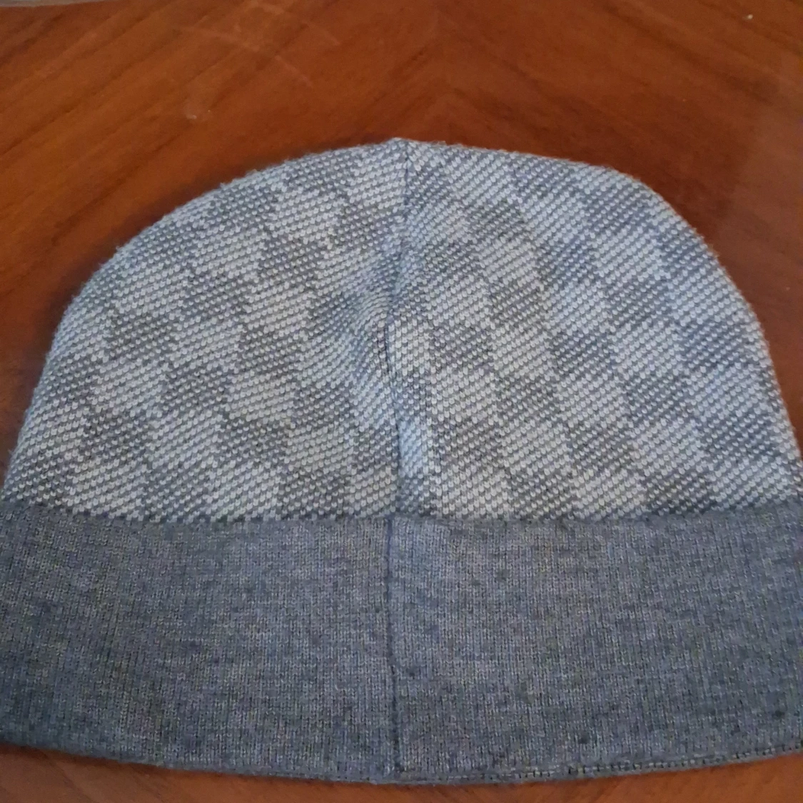 Grå rutig mössa - 1