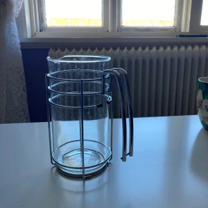 Glaskanna Bodum  - Glaskanna från Bodum säljes. Är egentligen en presskanna för kaffe, men fungerar nu spm vattenkaraff. 
