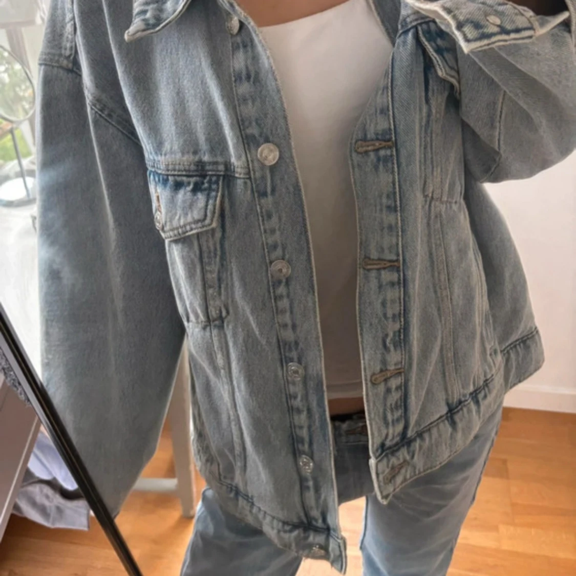 Oversized ljusblå jeansjacka