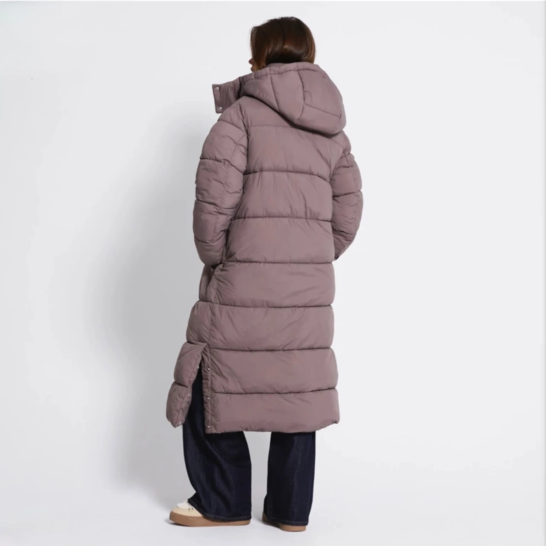 Lång beige pufferjacka med huva - 1