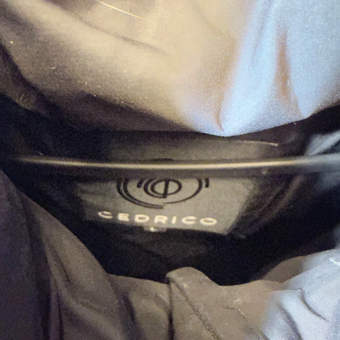 Svart dunjacka med pälsluva - 4