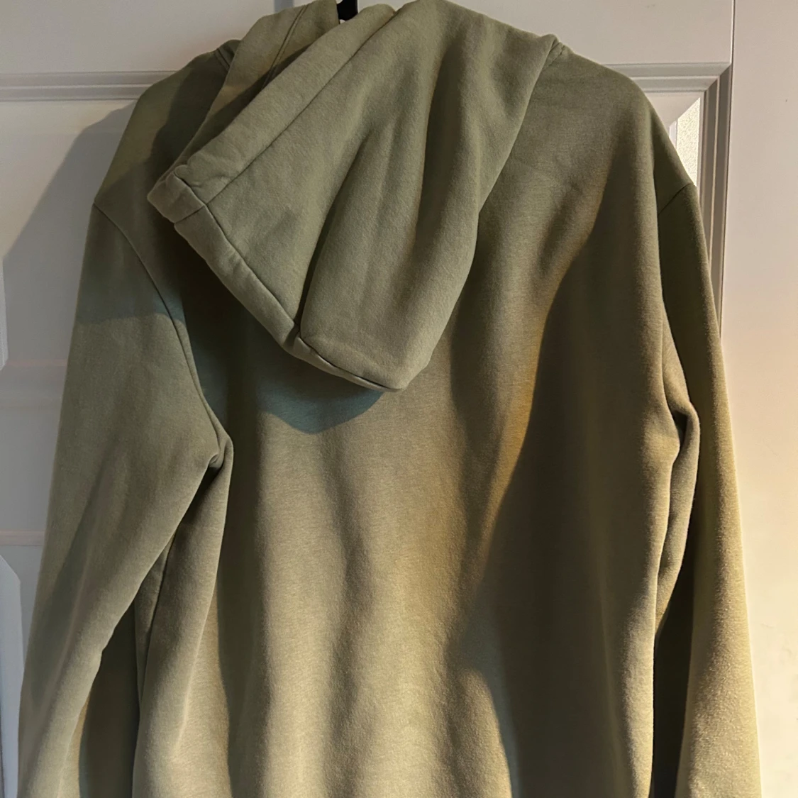 Tom & Jerry hoodie i olivgrönt - 1