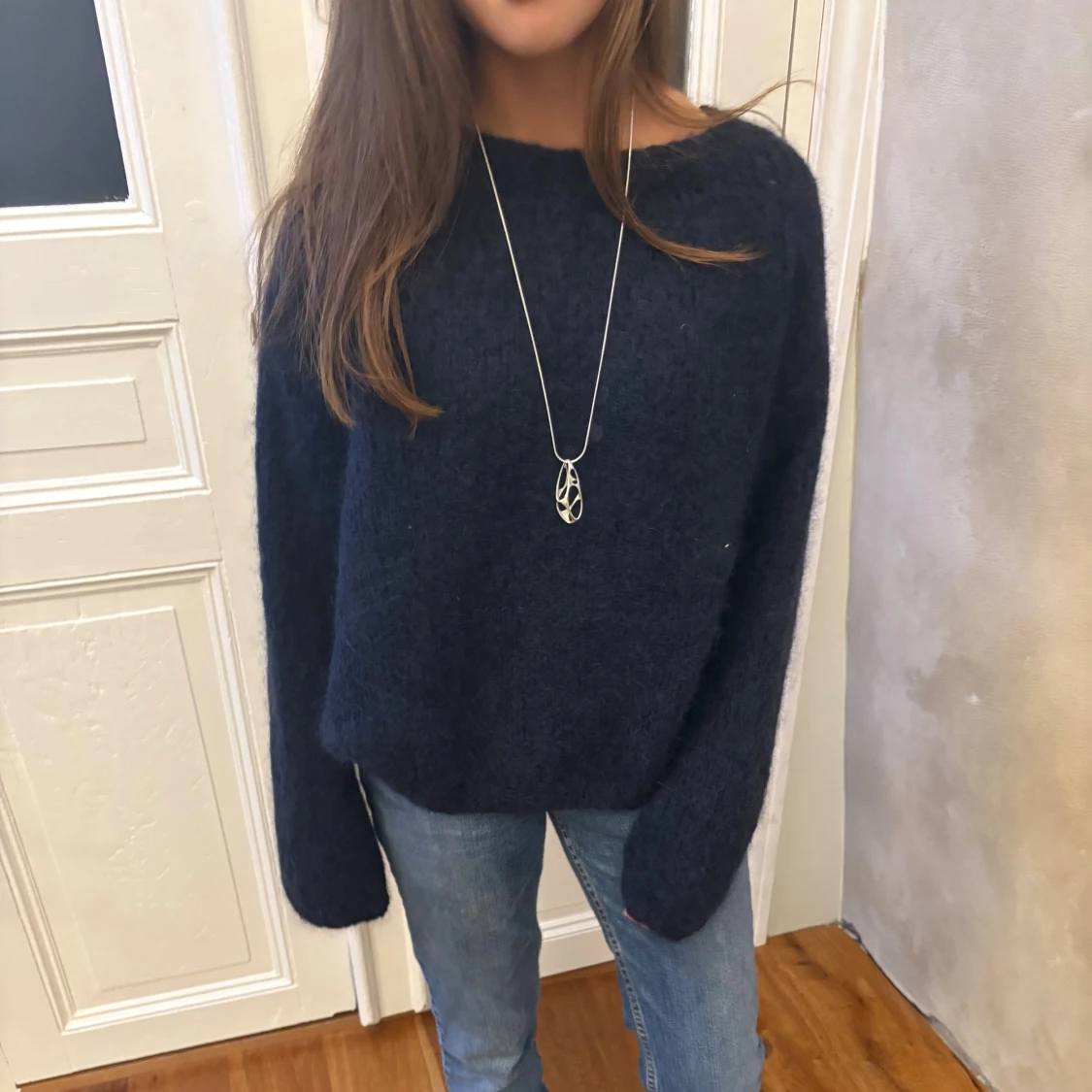Mörkblå stickad tröja med loose fit - 1