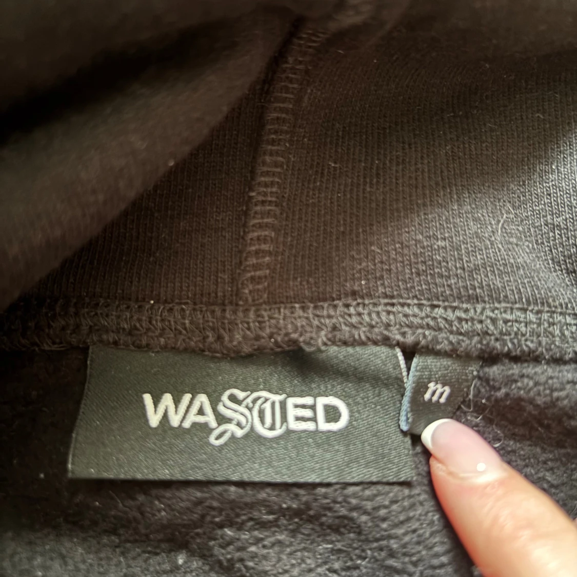 Svart hoodie från Wasted Paris  - 2