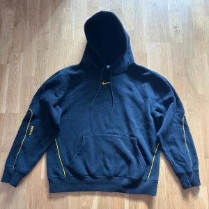 NIKE X NOCTA Hoodie - Säljer nu min grymt omtyckta hoodie från Nike kollektionen med nocta.