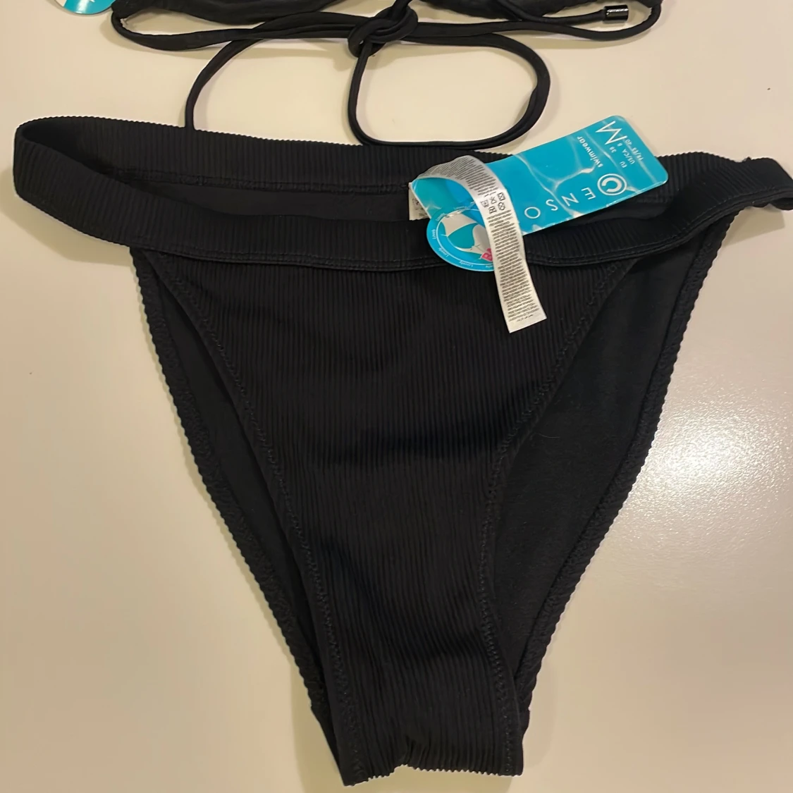 Svart bikini från New Yorker  med ribbad detalj - 2