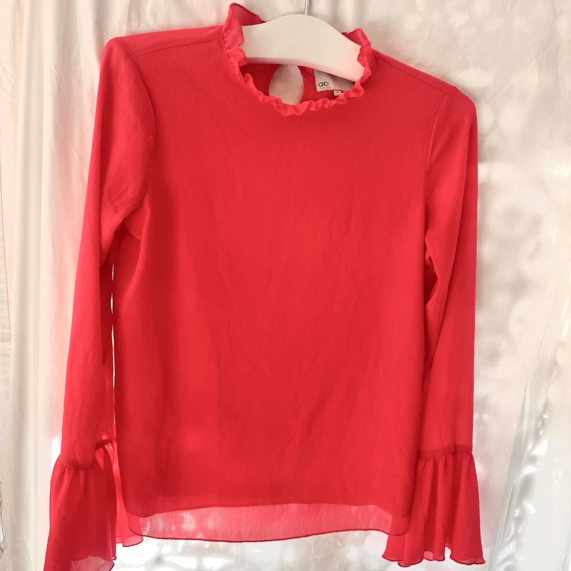 Röd volangblus från DC Studio