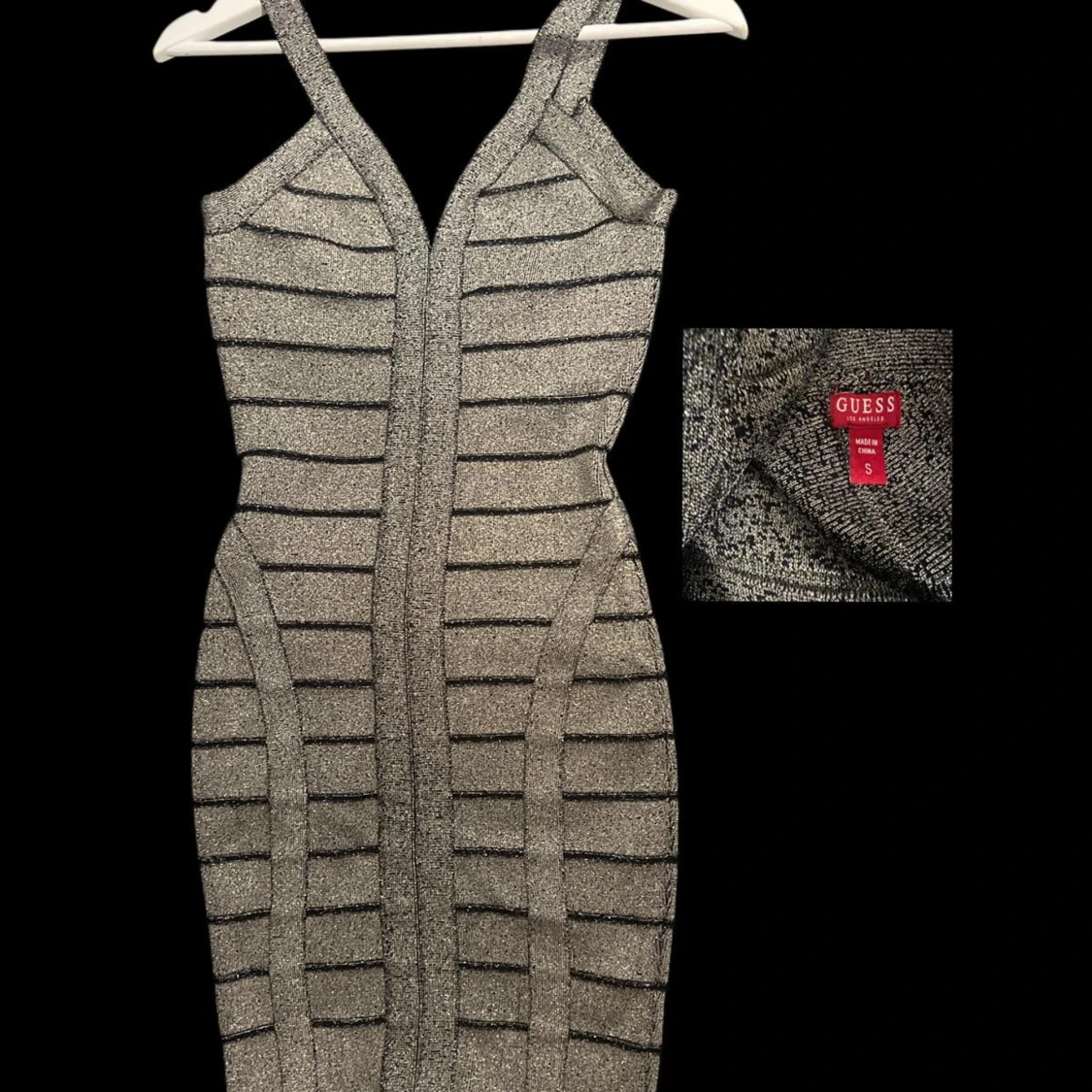 Glittrig silverklänning från Guess