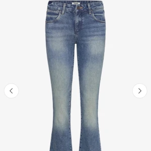 Bootcut Jeans Wrangler - Blåa bootcut jeans från Wrangler Strl 24/32  Superfina jeans i nyskick Kan fixa fler bilder🩷