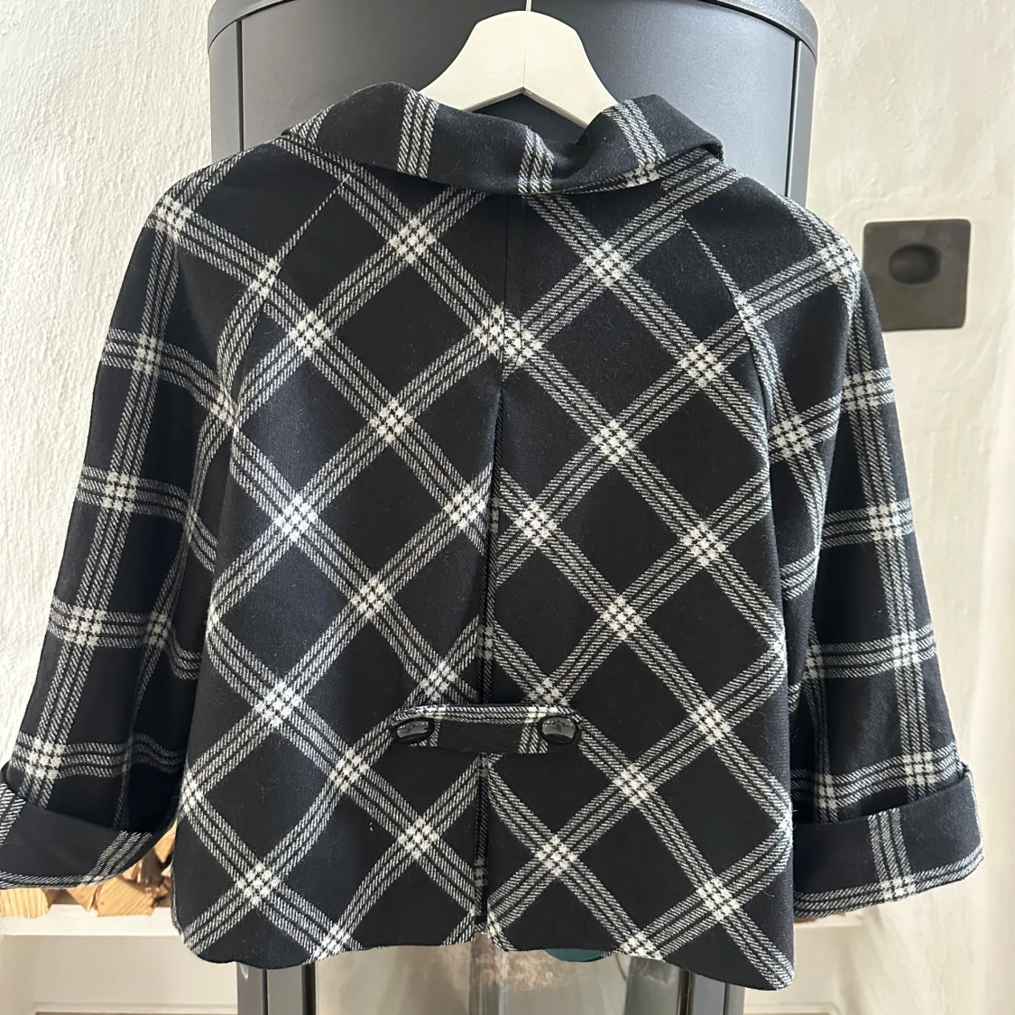 Rutig svart kappa från H&M, strl 38 - 4