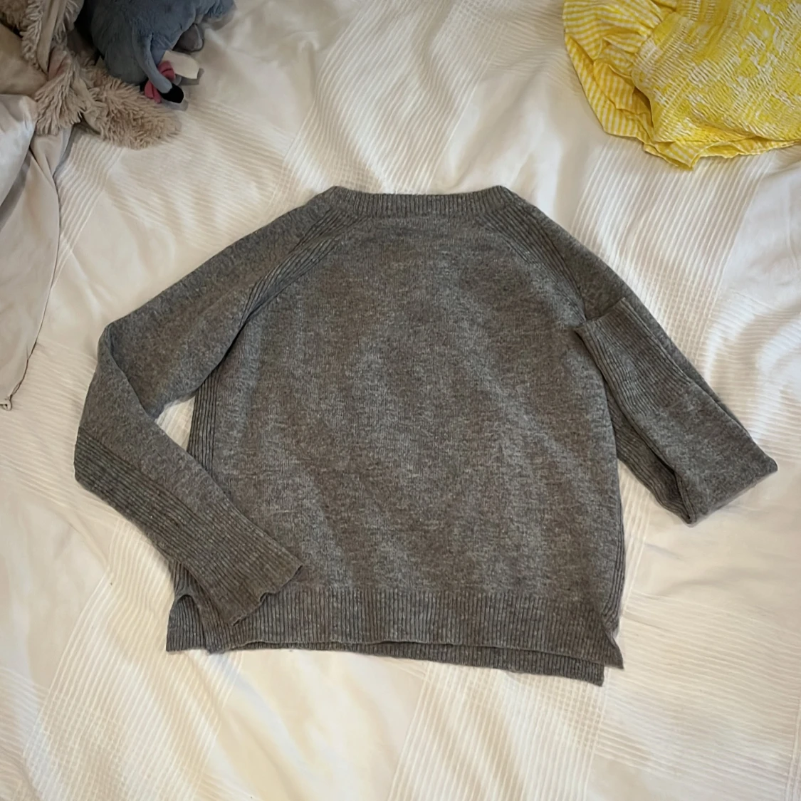 Grå stickad tröja från Dagmar - 1